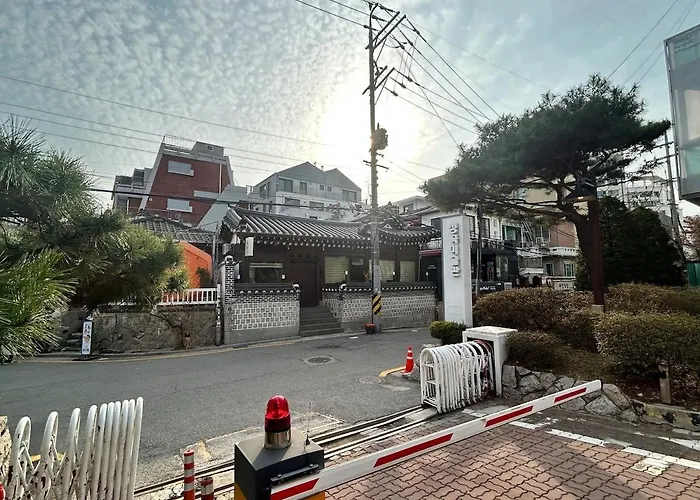 Villa Gyeongbokgung House