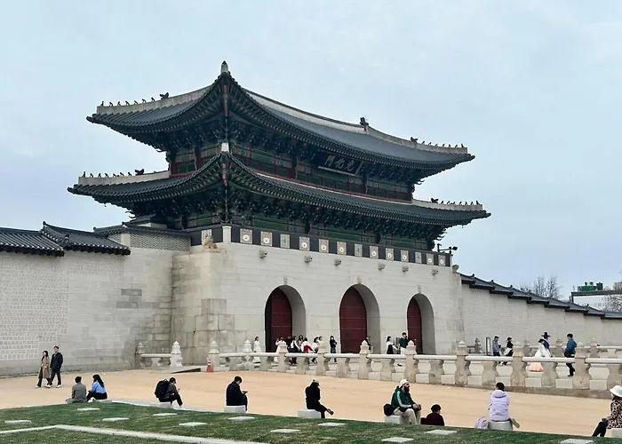 Gyeongbokgung House Villa *